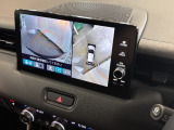 リバース連動のリアカメラを標準装備、ステアリング感応型ガイドラインが車庫入れを支援してくれます