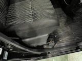 痛みの出やすい運転席シートの角、フロアマット、座面、ともに良好です