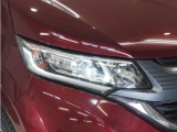 【LEDヘッドライト】省電力で、明るく遠くまで照らし、夜道や雨天などの走行の際、安心感を高めます。オートライト機構で周囲の明るさを感知し、自動で点灯、消灯します。
