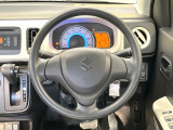 インテリアに合わせたデザインのステアリングは、運転される方のことも考え、運転しやすい形状、大きさです。是非一度、実際に触ってお確かめください。