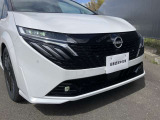 夜間走行の様々な局面に向けて、LEDヘッドランプで視認性をしっかり確保☆ハロゲンヘッドランプのおおよそ2倍の光量で、広範囲に明るくドライバーをサポートしてくれます。