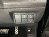 Hondaセンシング用の、VSA(ABS+TCS+横滑り抑制)解除と路外逸脱抑制機能のオンオフスイッチなどはハンドルの右側に装備しています。