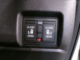 【電動スライドドア】ボタン一つで自由自在に開閉が可能!指先一つで運転席からどちらのドアも開閉できるので非常に便利な装備です!挟み込み防止機能もついているので小さなお子様がいる方も安心です!