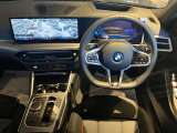☆センターパネルを運転席側に僅かに傾けたBMW独特のインパネ☆【駆け抜ける歓び】はここからもスタートしております☆