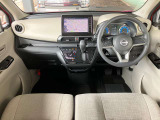 前席内装の全体像です。是非実車をご覧にお越し頂き実際にお座りください。