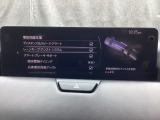 ハンドル操作をアシストすることにより車線からの逸脱回避を支援します。