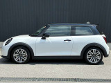 【MINI NEXT 認定中古車】安心の保証プログラムや延長保証など、MINI NEXT車両をご購入いただいたオーナーの皆様に、より快適なMINIライフを楽しんでいただくためのユニークなサービスをご用意しております。