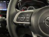 【ステアリングスイッチ】運転中に視線を前に向けたまま画面の操作できます。