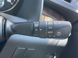 【オートライト(AUTO)】外の明るさをシステムが感知して、自動でヘッドライトが点灯します。ヘッドライトをつけ忘れを防ぐ便利機能です。