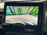 【バックカメラ】駐車時に後方がリアルタイム映像で確認できます。大型商業施設や立体駐車場での駐車時や、夜間のバック時に大活躍!運転スキルに関わらず、今や必須となった装備のひとつです!
