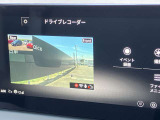 ドライブレコーダーの映像。ナビのモニターに前後の映像を映し出せます
