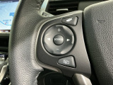 ステアリングにオーディオ操作スイッチが付いています。オーディオ画面に直接タッチしなくても操作が出来ますので、運転に集中できます。