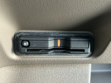 高速道路のご利用時にとっても便利なETC車載器付きです。セットアップを行ってからお渡し致しますので、ETCカードを差し込むだけで、面倒な料金所での現金支払いが不要となり、スムーズに通過できます