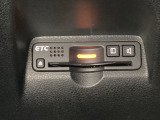 ETCがついています。高速道路の料金所の通過も楽々です。 カードの取り出しもしやすい場所についています。