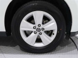 タイヤサイズは(225/65R17)で純正アルミホイールです。