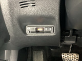 ハンドルの左下にETCがついています。高速道路の料金所の通過も楽々です!。 カードの取り出しもしやすい場所についています。