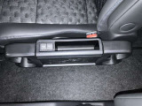 スマートフォンやお手持ちの機器のバッテリー残量が少なくなっても、運転中に充電ができるので安心ですね!
