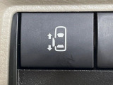【パワースライドドア】スマートキーや運転席のスイッチでスライドドアの開閉が可能♪電動だから力を入れてドアを開ける必要が無く、小さいお子様でも、重い荷物を持っている時もラクに開け閉めできます♪