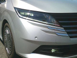 ハロゲンヘッドランプの約2倍の光量でより明るく照らし、消費電力が少なく済む、LEDヘッドランプとフォグランプ!夜間走行時の視認性を高め、とても安心です♪