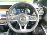【純正革巻きステアリング】上質な革を使用することで、手にしっかり馴染みとても運転しやすいハンドルです♪