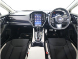 視界の良さが魅力の運転しやすいコックピット。シンプルで操作性に優れたインパネデザインと、SUBARUならではの安全性能への徹底したこだわりが光る視界設計です。