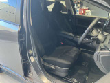 運転席まわりです。運転席からの視界が左右に広く隅々まではっきりと見渡せます!クルマの前端も把握しやすく安心して運転できます!
