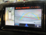 パノラミックビューモニター付きです。車両を上から見たような映像をディスプレイオーディオ画面に表示。運転席からの目視だけでは見にくい、車両周辺の状況をリアルタイムでしっかり確認できます。