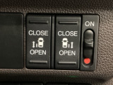 【両側パワースライドドア】両側がパワースライドドアになっており、運転席のスイッチやスマートキーでも開閉が可能です!開口部も広いので乗り降りも楽々♪