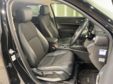 乗降がしやすい運転席。高さが調節できて小柄な方でも運転しやすいポジションをとることができます。