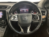 ハンドルにHondaセンシング系のクルーズコントロールやレーンキープアシストなどのスイッチと、オーディオの操作スイッチが装備されています。ハンドルから手を離さず安全に操作できます。