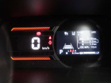スピードメーター、タコメーターが装備されております。その他お車の情報もメーター内から確認することが可能です☆