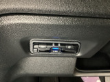 ハンドルの左下にETCがついています。高速道路の料金所の通過も楽々です。 カードの取り出しもしやすい場所についています。