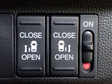 運転席からもスライドドアをボタン操作でスピーディーに開閉できます!またスマートキーでも操作できるので便利です。