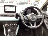 スポーティな運転席