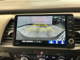 【バックカメラ】運転が苦手な方も車庫入れラクラクです!ギアをリバースに入れれば自動的に切り換わりますので、面倒な操作は不要です♪狭い駐車場もお車を傷つけず安心ですね!
