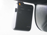 ◆ドライブレコーダー◆映像・音声などを記録する自動車用の装置です。 もしもの事故の際の記録はもちろん、旅行の際の思い出としてドライブの映像を楽しむことができます。