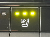 【シートヒーター&ベンチレーション】夏場は涼しい風でお尻や背中の熱やムレを防ぎ、冬はエアコンよりも早く温まってポカポカに!季節を問わず快適に過ごせます。