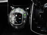 車内の温度管理に便利なオートエアコン☆