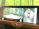【パノラミックビューモニター】専用のカメラにより、上から見下ろしたような視点で360度クルマの周囲を確認することができます☆死角部分も確認しやすく、狭い場所での切り返しや駐車もスムーズに行えます。