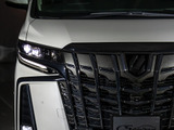 3眼LEDヘッドライト&シーケンシャルウインカー付きのお車です!