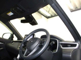 見通しのよいすっきりとした視界で、誰でも運転しやすいです。運転のしやすさは疲れにくさにも繋がりますよ♪