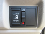 片側電動スライドドア付きで、狭い場所の開閉も楽々です。また重い荷物を持っている時や、両手がふさがっている時でも負担が少なく開閉できます。