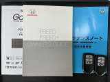 スマートキーは鍵をバッグに入れたままでもドアロックの開閉やエンジンのON・OFFができます。夜間や雨の日も鍵を探さなくて良いので便利です。