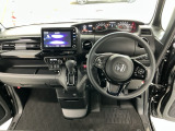 【前方視界】開放的な前方視界!運転がしやすく疲れにくいです♪窓が大きく、見通しがとっても良いおクルマですよ♪