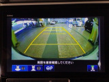 【バックカメラ】運転が苦手な方も車庫入れラクラクです!ギアをリバースに入れれば自動的に切り換わりますので、面倒な操作は不要です♪狭い駐車場もお車を傷つけず安心ですね!