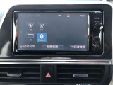 Bluetooth(ブルートゥース)接続機能付き。スマートフォンなどからお気に入りの音楽をワイヤレス再生できます。ドライブがさらに楽しくなりますね。