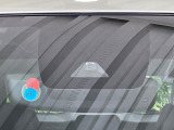 【トヨタセーフティセンス】走行中に前方の車両等を認識し、衝突しそうな時は警報とブレーキで衝突回避と被害軽減をアシスト。より安全にドライブをお楽しみいただけます。