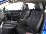 長時間の運転も疲れにくいフロントシート!体をしっかり支えてくれて運転がしやすい形状です!