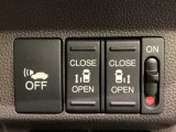 リアドアは乗り降りに便利な両側電動スライドドアです。また運転席に座っていながらスイッチ操作で自在にスライドドアを開け閉めできます。