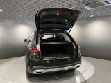 トランク容量は同一他社車両より広く、旅行やゴルフ等様々な場面で役立ちます。
